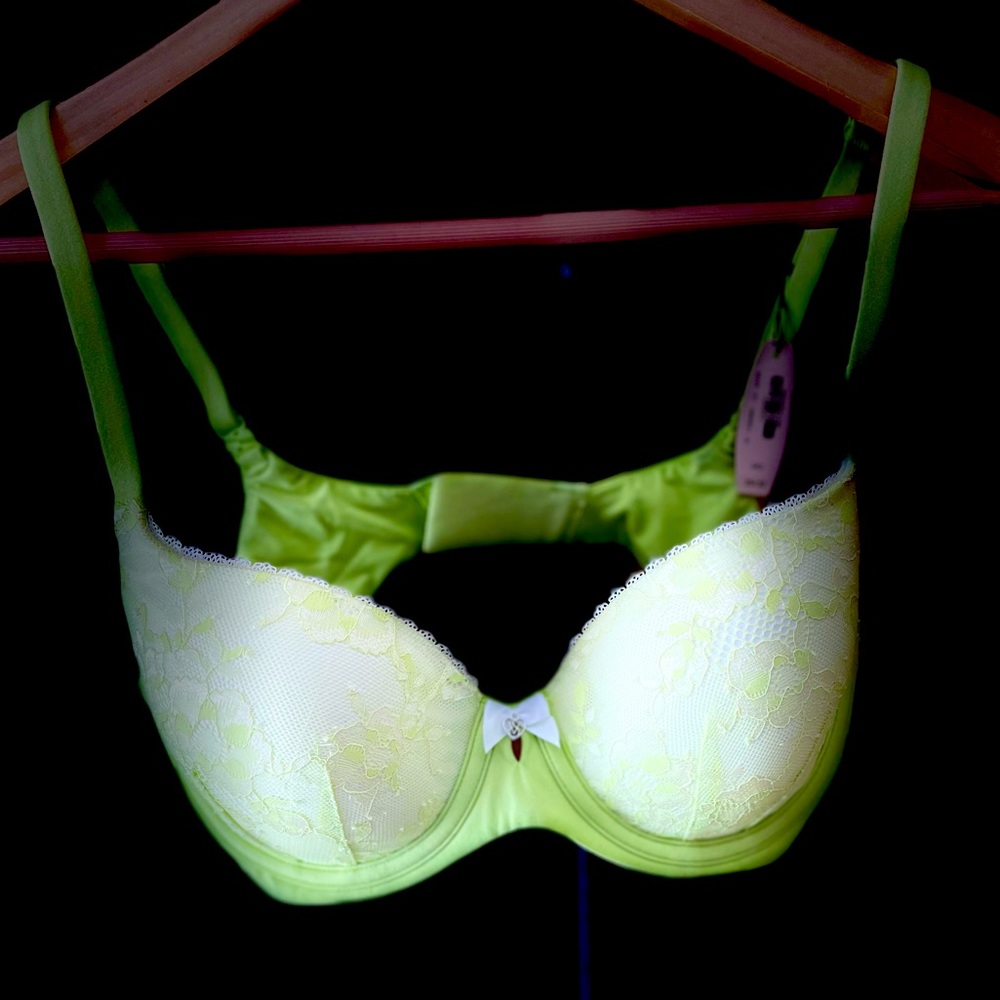 Victoria’s Secret Body By Victoria Lime Green Lace Lined Demi 34D
